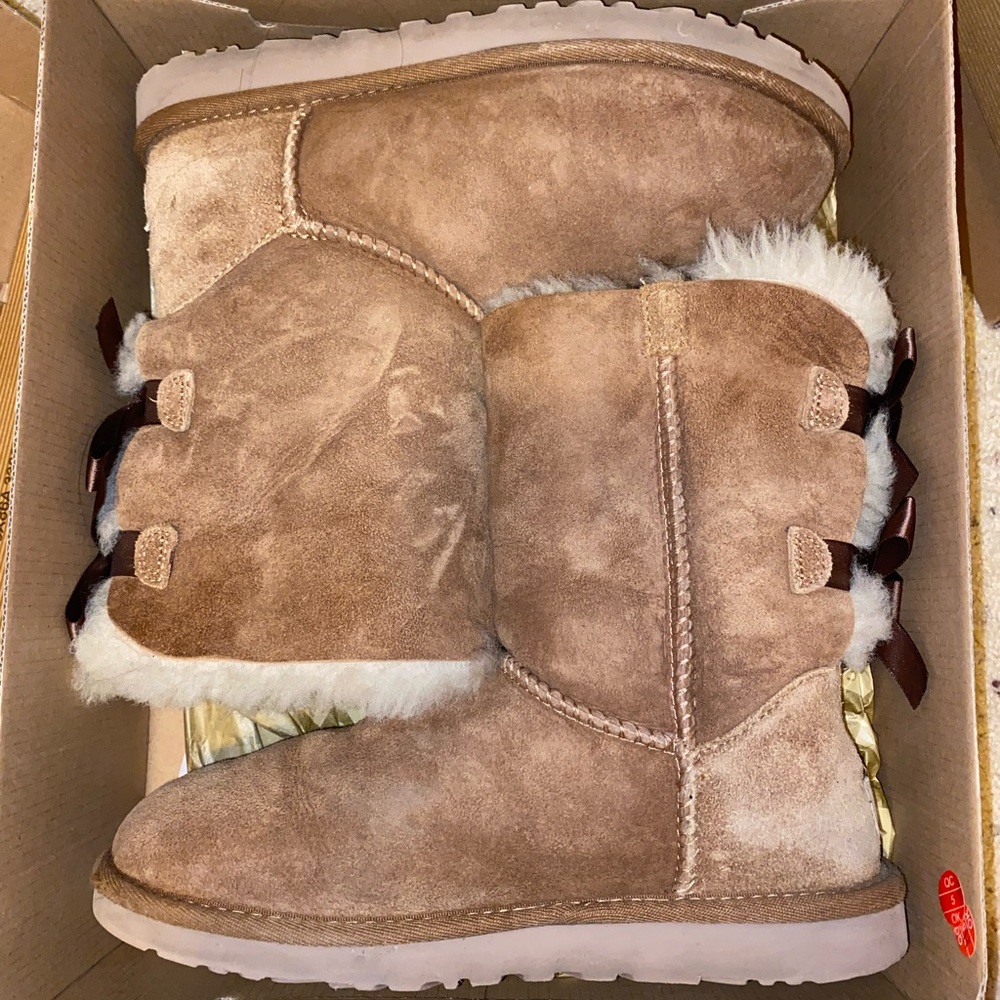UGG Bailey Bow Boot Size 6 women’s